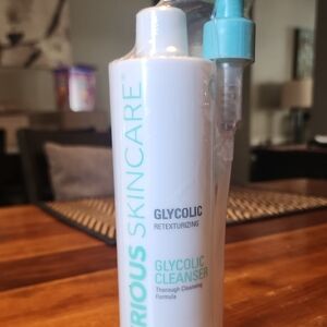 Serious Skincare Glycolic Cleanser - White and Blue